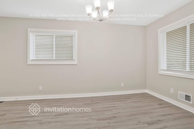 Photo - 327 Terrydale Dr SE