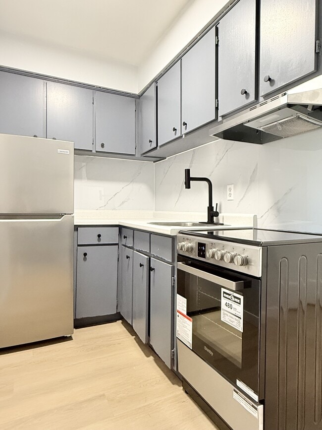 Photo - 1989 Wyandotte St W Unit 405