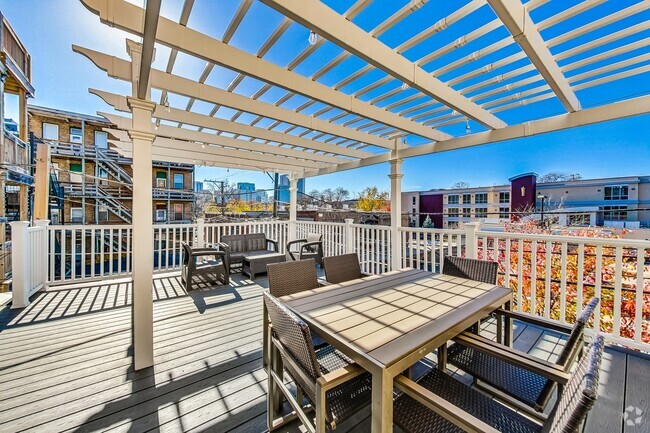 Building Photo - 1042 N Orleans St Unit 2 Rental