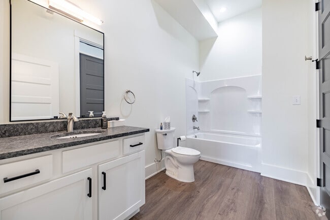 1BR, 1BA - 1,000SF - Primary Bathroom - Hamilton Riverfront- Largest One-Bedrooms
