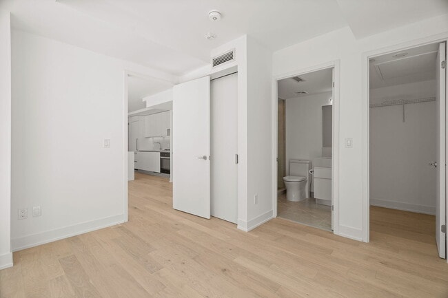 Photo - 200 Keewatin Ave Unité 102