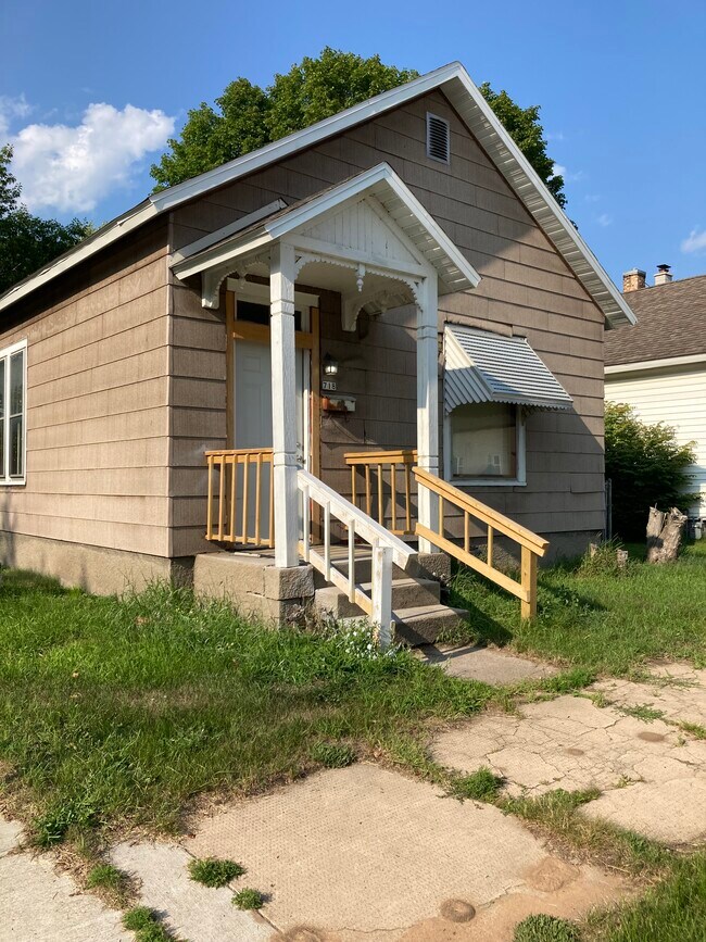 Photo - 718-711 11th Ave