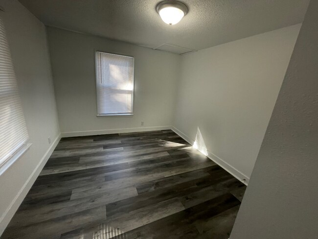 "Charming 2-Bedroom Wichita Home with Gleaming Hardwood Floors!"

Hurry! Limited-Time Special: NO...