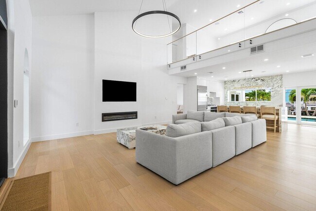 Photo - 1366 SW 4th Ct