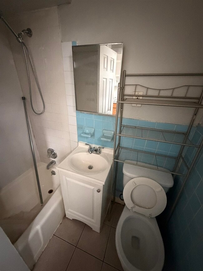 Photo - 187 Beacon Ave