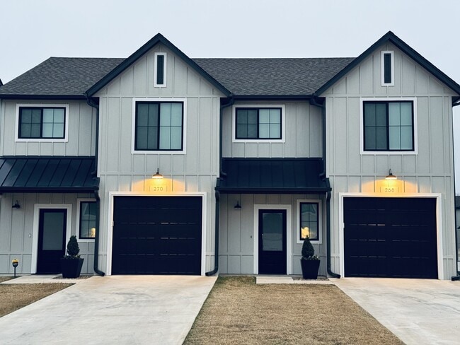 Building Photo - 1745 E Rex Rd