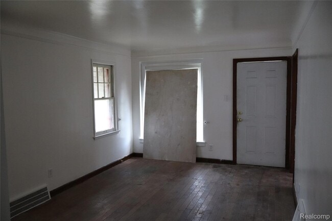 Photo - 10934 Marne St