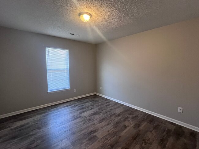 Photo - 3220 Chris St