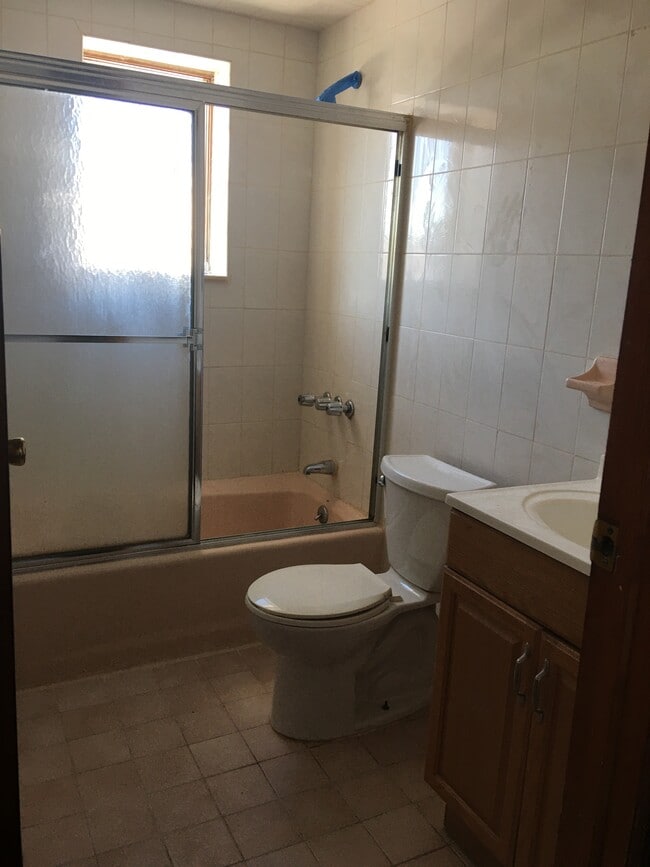 Building Photo - 2118 59th St Unit 2 floor Rental
