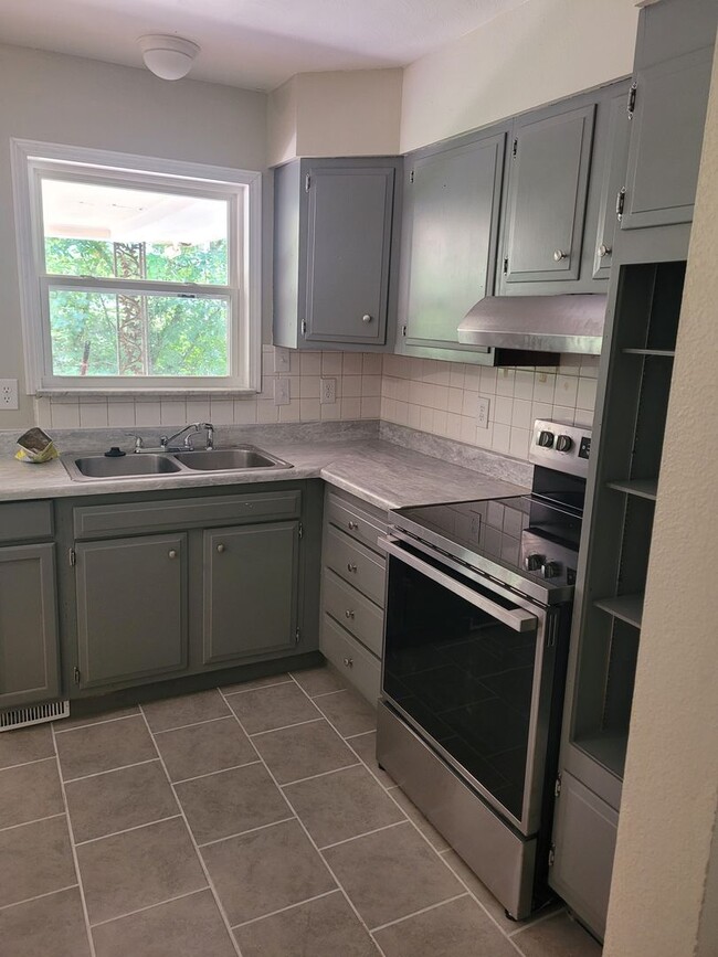 Photo - SPECIAL OFFER HALF OFF FIRST MONTHS RENT!!!!! AVAILABLE NOW!!!!