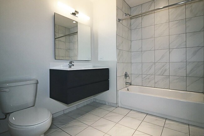 Photo - 797 N La Salle Dr Unit 404