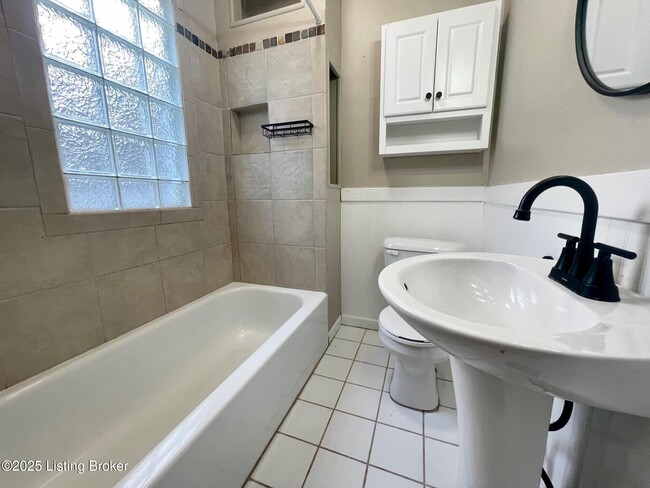 Photo - 1122 Forrest St