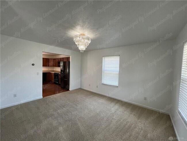 Photo - 390 Chapelgate Dr