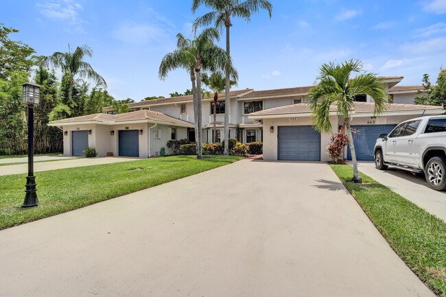 Photo - 635 Northshore Dr