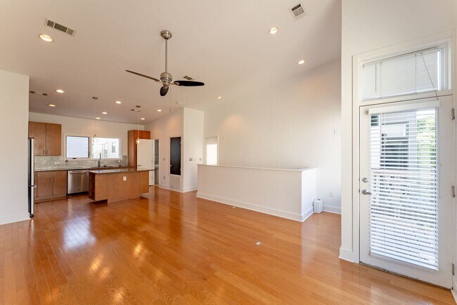 Photo - Welcome to a stunningly beautiful 2 bed 2.5 bath located in the heart of Austin, TX!