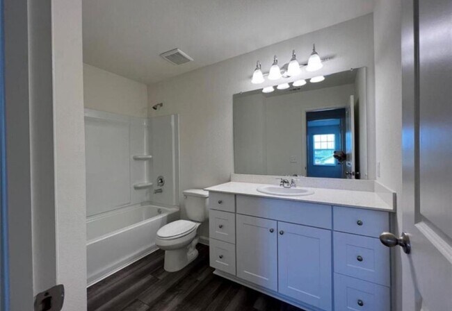 Photo - 1064 Water Oak Ln