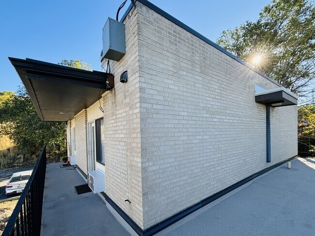 Photo - 599 N Darwin St