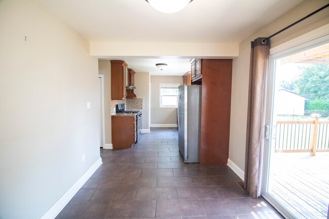 Photo - Cute 2 Bdrm * St Thomas * For Rent * Garage * Yard - AVAILABLE June 1