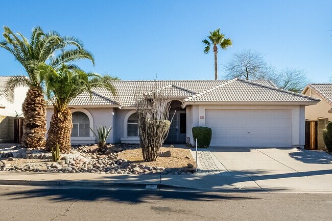 Photo - 1625 N Sawyer House