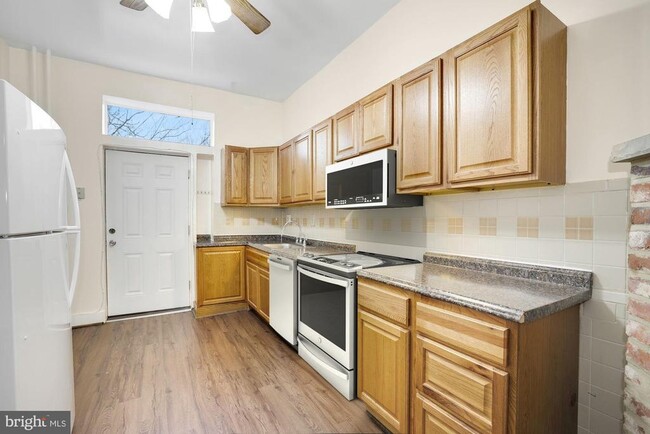 Photo - 616 11th St NE