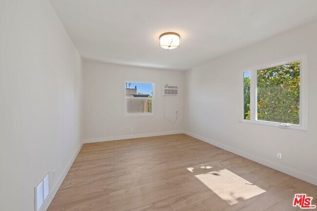 Photo - 1252 N Crescent Heights Blvd Unidad 1