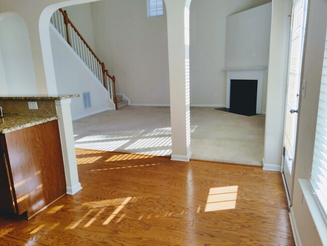 Photo - 320 Hammond Oak Ln
