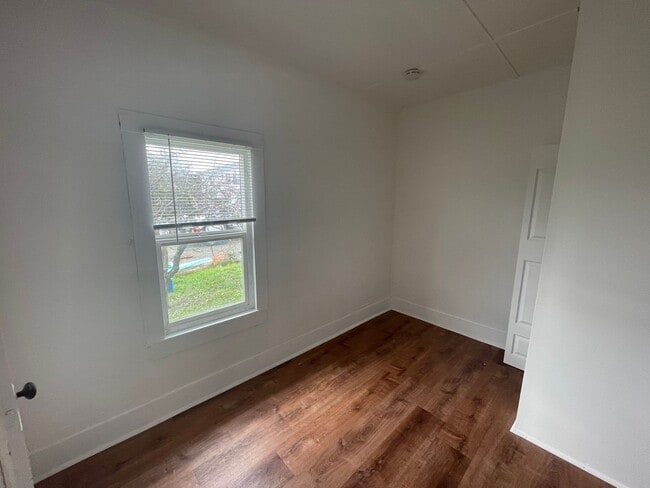 Photo - Cozy one bedroom with den and 1 car garage. Nicely located right in the middle of town.