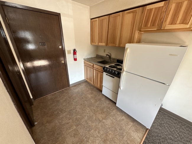 Building Photo - 320 Oak Ave N Unit 201 Rental