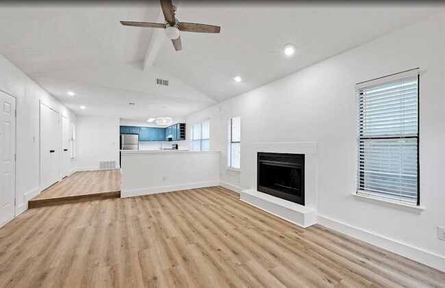 Photo - 2407 Winsted Ln