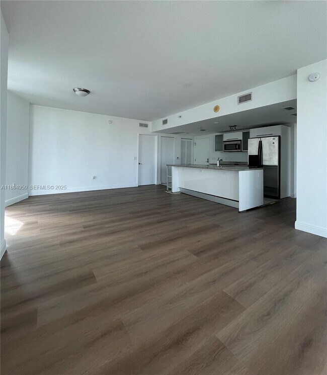 Photo - 185 SW 7th St Unidad 2411