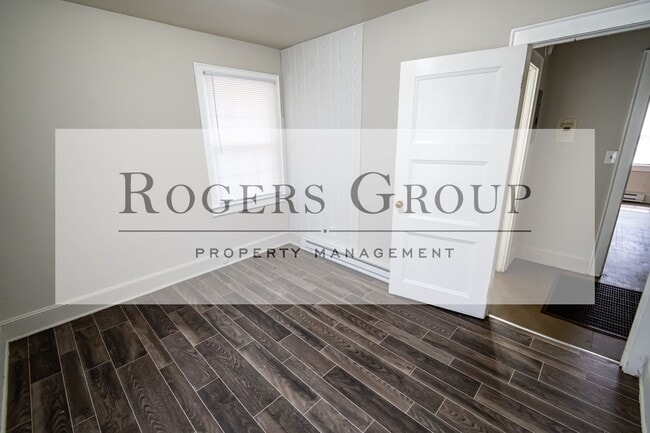 Photo - 127 S Clark St