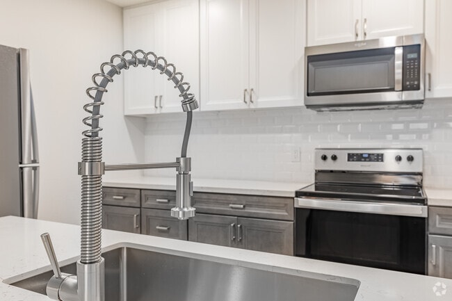 2BR, 2BA - 960SF