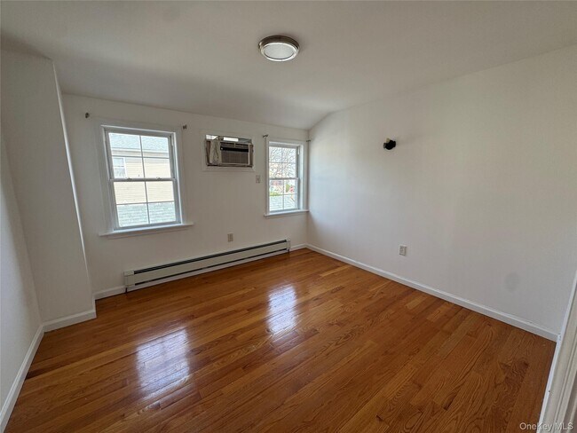 Photo - 130-12 178th St