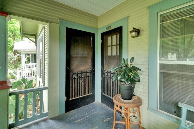 Building Photo - 2002 Willow St Unit A Rental