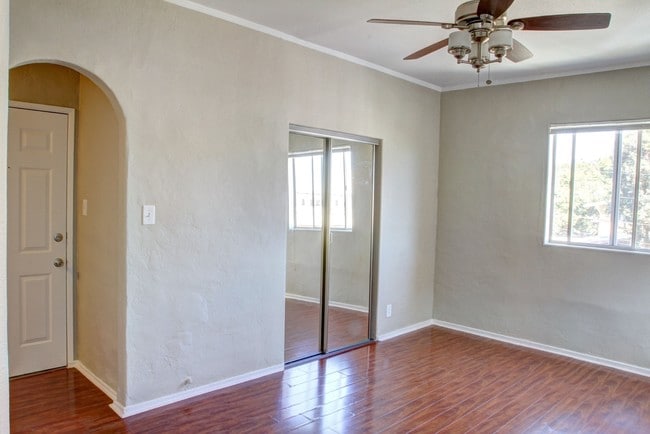 1439 Curson