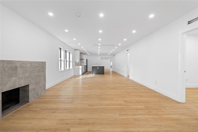 Photo - 665 NE 117th St