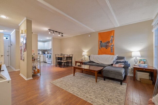 Photo - 204 Oak St Unit 10