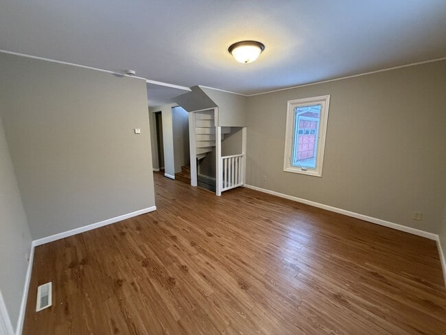 Building Photo - 323 Selma St