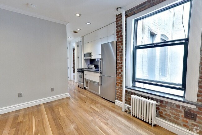 Building Photo - 410 E 13th St Rental