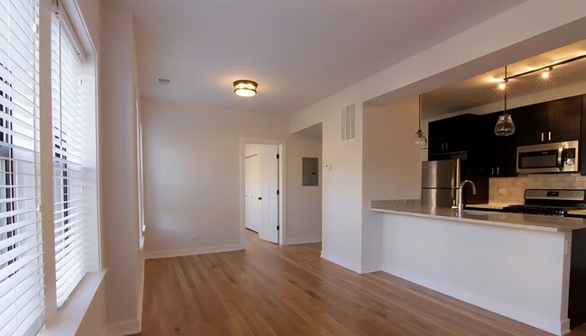 Photo - 2203 W Eastwood Ave Unit 2