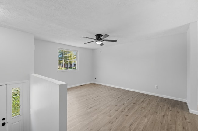 Photo - 7 Waterside Way