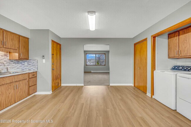 Photo - 809 Moosic Rd