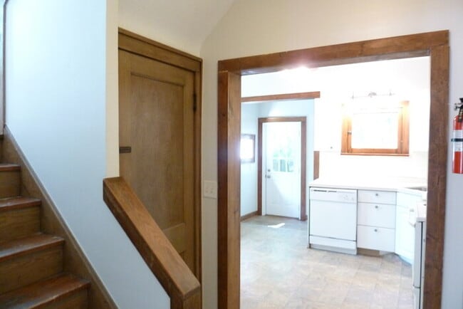 Photo - !! MOVE IN SPECIAL: Receive 50% off your 2...