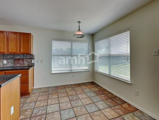 Photo - 101 Foxtail Ct