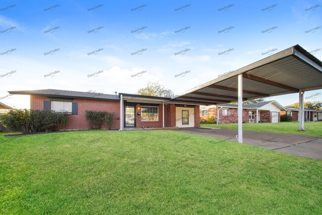 Building Photo - 2601 Yorkshire Ave