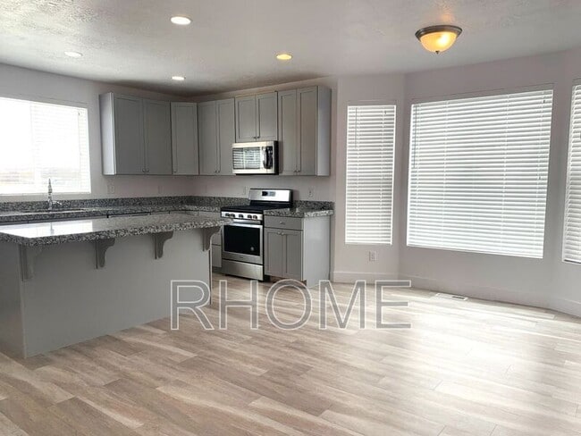 Photo - 1824 W Torlundy Dr