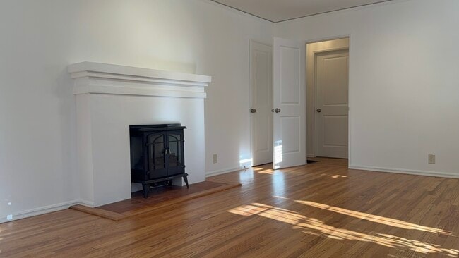 Photo - 911 14th St Unit house