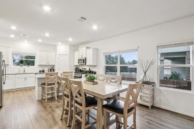 Photo - 142 Maravillas Bnd