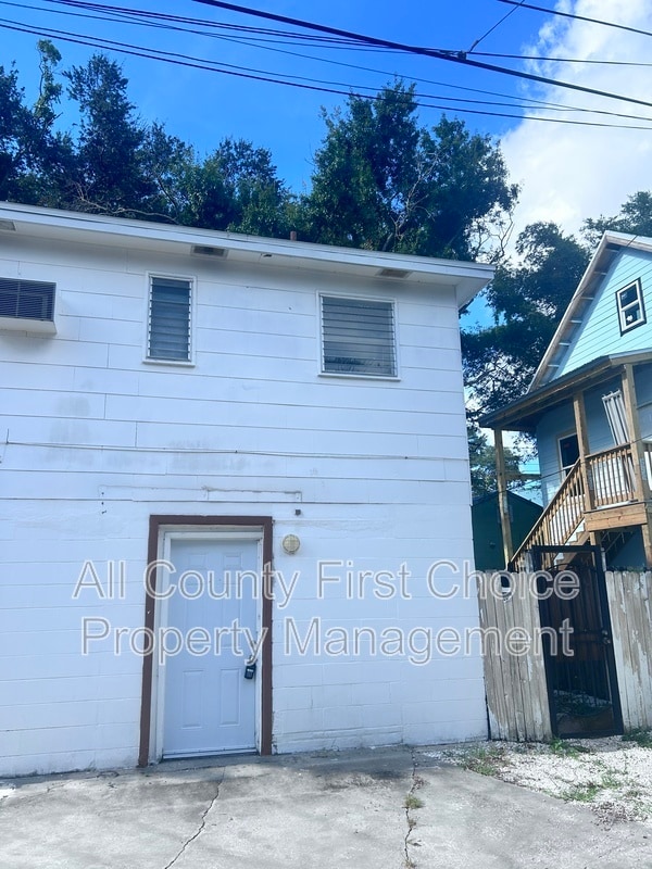Building Photo - 2843 1/2 2nd Ave So Unit lower
