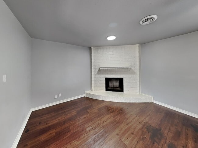 Photo - 639 Elton St